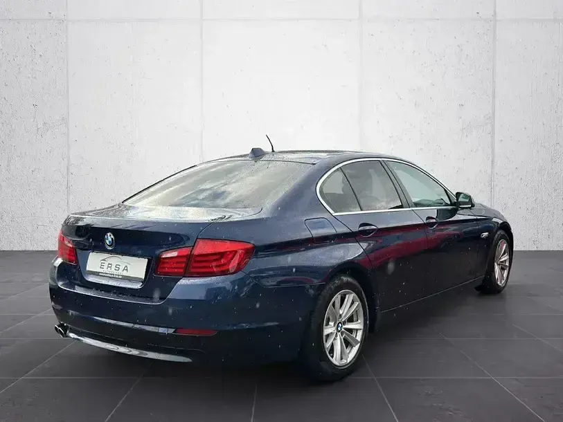 Second-hand BMW 525 218 CP (160 kW) 2013 Albastru Berlinǎ