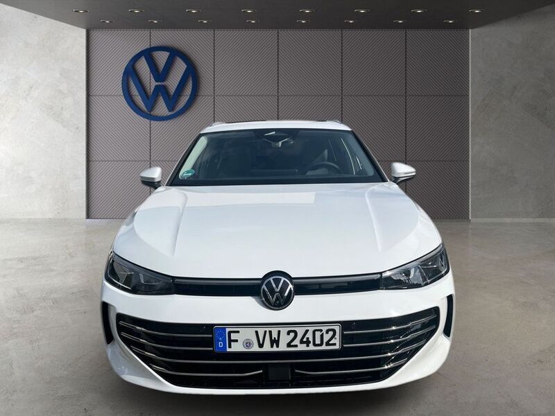 Gebraucht VW Passat Elegance 150 PS (110 kW) 2024 Pure white Kombi