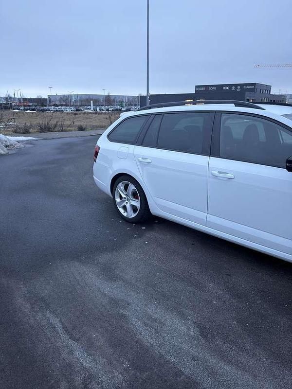 Gebraucht Skoda Octavia RS 184 PS (135 kW) 2020 Weiß Kombi