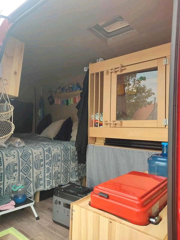 Grau Gebraucht 2009 VW Crafter Van | 9.500 € (Etwas zu teuer) - Bild 1/4