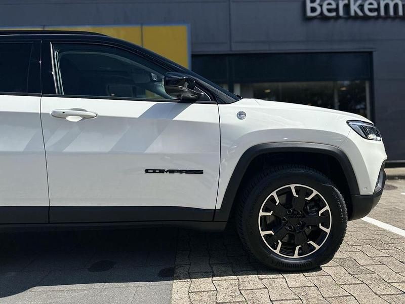 Gebraucht Jeep Compass Trailhawk 179 PS (131 kW) 2023 Alpine white vr296 (weiß) SUV