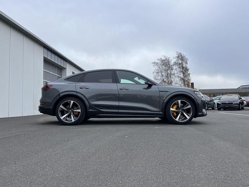 Gebraucht Audi e-tron Sport 369 kW (503 PS) 2022 Daytonagrau SUV