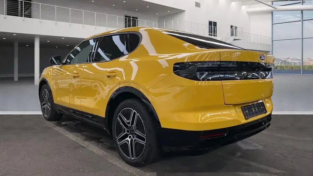 Usata Ford Capri Premium 210 kW (286 CV) 2024 Giallo SUV
