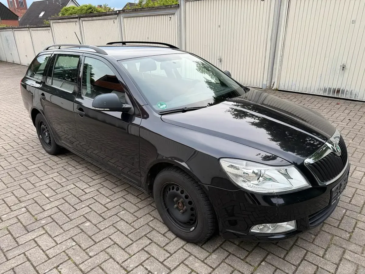 Gebraucht Skoda Octavia 105 PS (77 kW) 2012 Schwarz Kombi