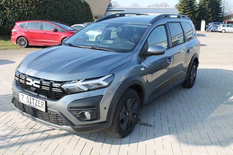 Gebraucht Dacia Jogger Expression 110 PS (80 kW) 2024 Grün Van / Kleinbus