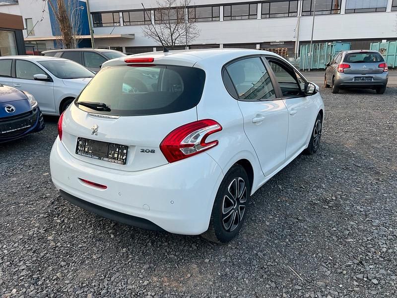 Gebraucht Peugeot 208 Style 82 PS (60 kW) 2014 Weiß Kleinwagen