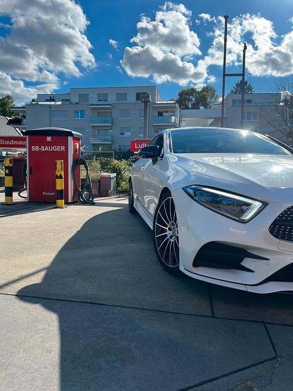 Weiß Gebraucht 2018 Mercedes CLS350 AMG Coupé | 29.999 € (Guter Preis) - Bild 1/4