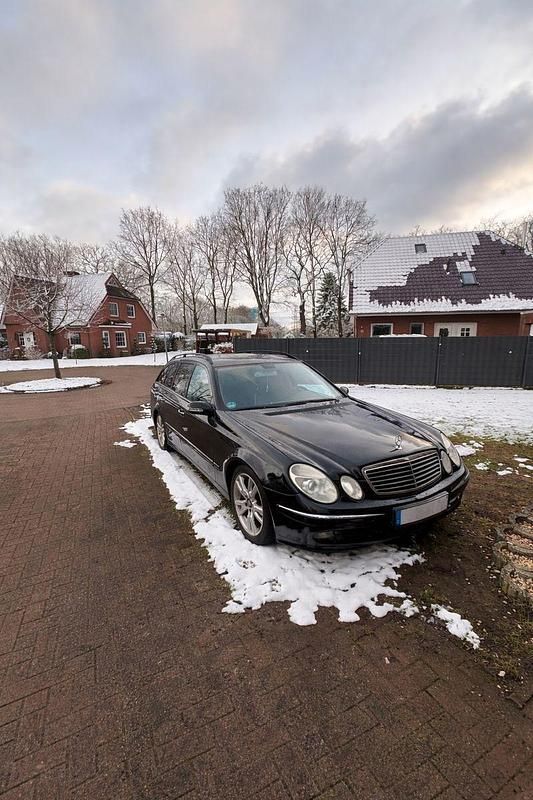 Gebraucht Mercedes 220 143 PS (105 kW) 2001 Schwarz Kombi