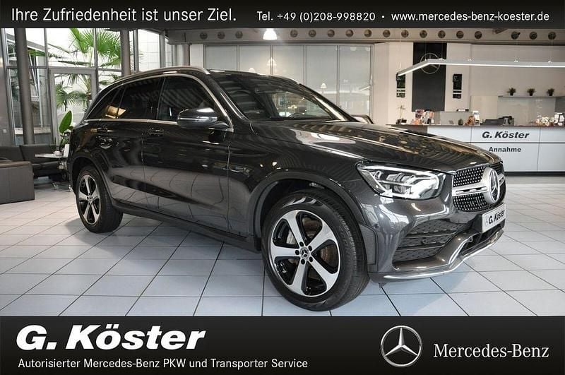 Grau Gebraucht 2021 Mercedes GLC300e AMG line SUV | 34.900 € (Fairer Preis) - Bild 1/4