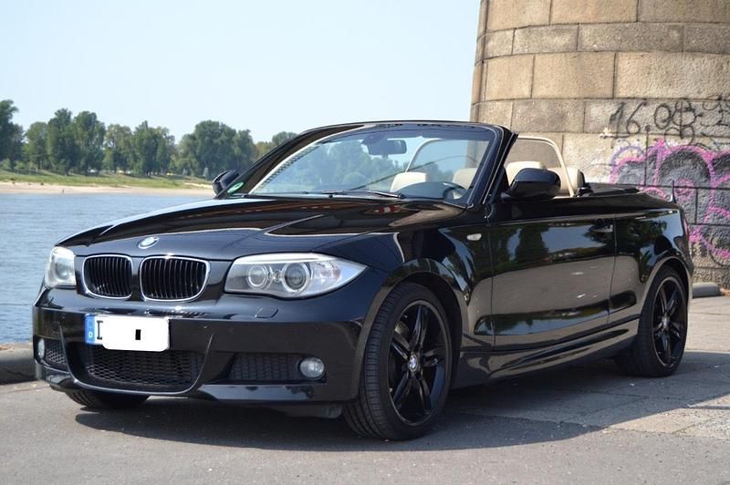 Schwarz Gebraucht 2011 BMW 123 Cabriolet M Sport Cabrio | 7.500 € (Fairer Preis) - Bild 1/4