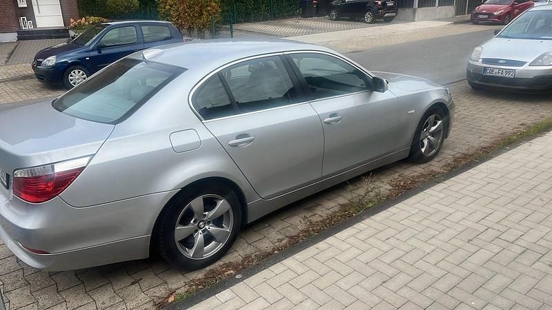 Gebraucht BMW 525 177 PS (130 kW) 2006 Silber Limousine