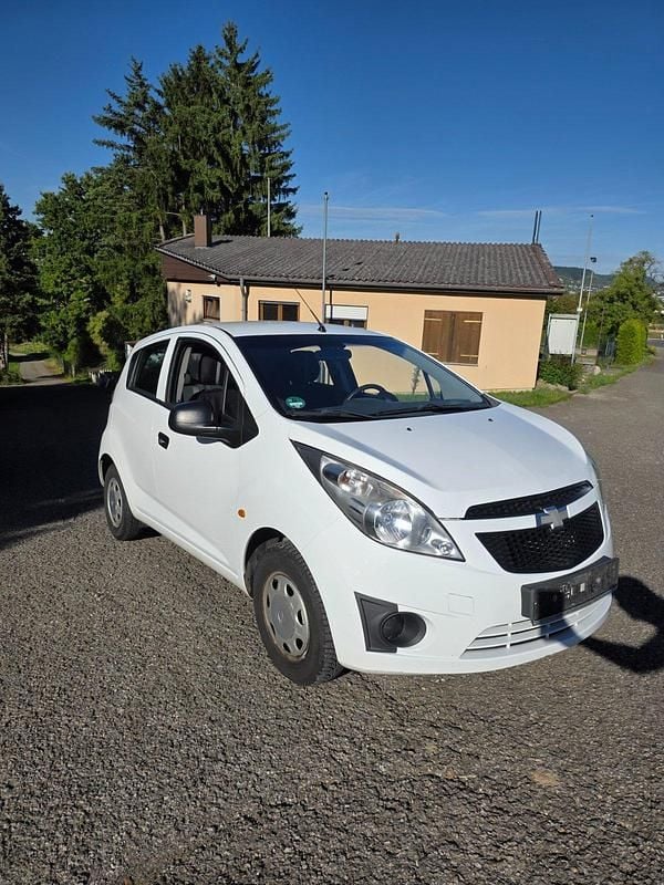 Weiß Gebraucht 2010 Chevrolet Spark Kleinwagen | 1.990 € (Fairer Preis) - Bild 1/4