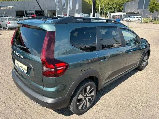 Gebraucht Dacia Jogger Expression 110 PS (80 kW) 2026 Grün Van / Kleinbus
