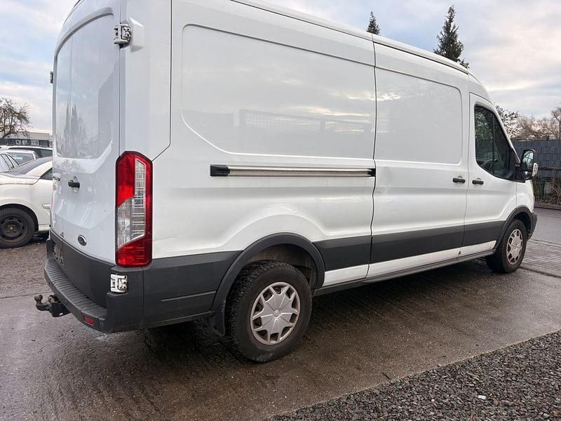 Gebraucht Ford Transit Trend 131 PS (96 kW) 2018 Weiß Van / Kleinbus