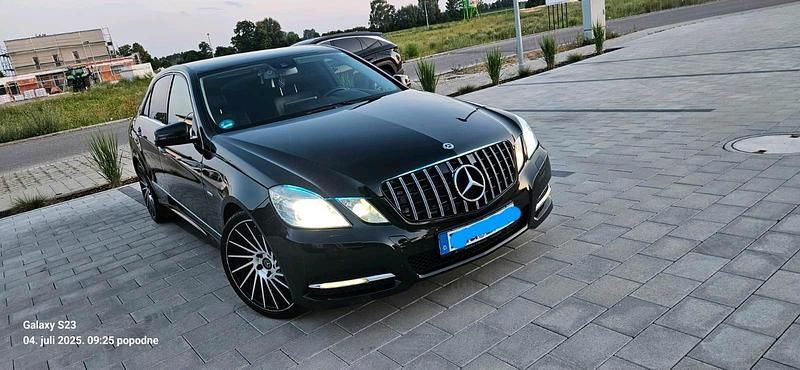 Schwarz Gebraucht 2010 Mercedes E300 Limousine | 7.500 € (Guter Preis) - Bild 1/4