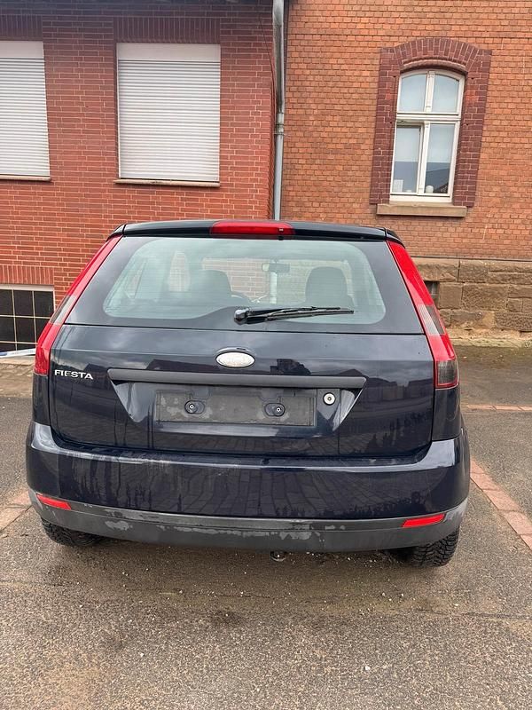 Gebraucht Ford Fiesta 60 PS (44 kW) 2004 Blau Kleinwagen