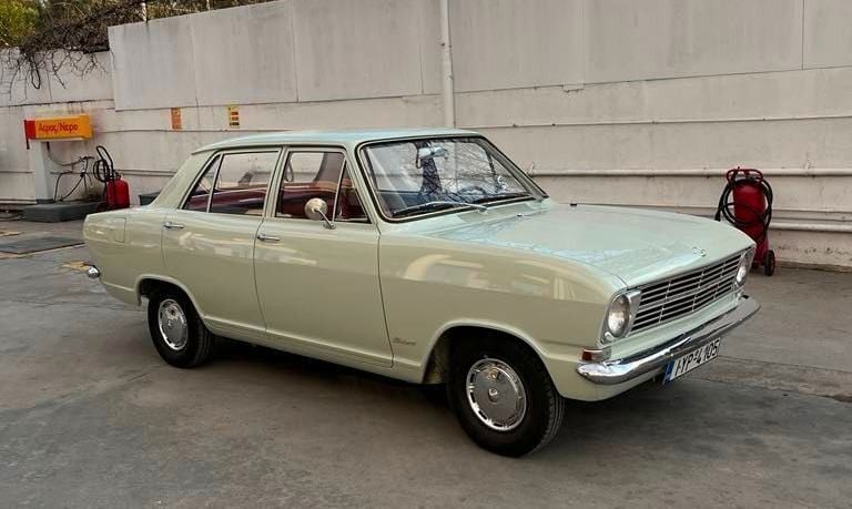 Beige Gebraucht 1965 Opel Kadett Limousine | 8.000 € - Bild 1/4