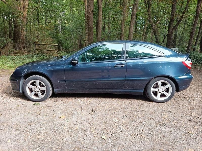 Blau Gebraucht 2004 Mercedes C180 Coupé | 2.700 € (Guter Preis) - Bild 1/4