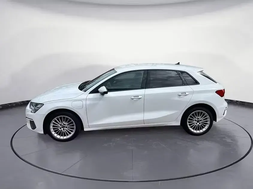 Używany Audi A3 Advanced 204 KM (150 kW) 2023 Biały Sedan/Limuzyna
