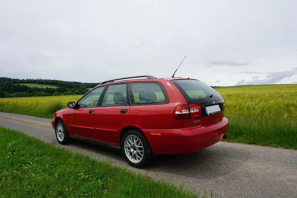 Gebraucht Volvo V40 122 PS (89 kW) 2003 Rot Kombi