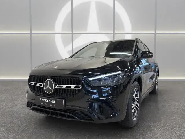 Gebraucht Mercedes GLA180 Advanced Plus 116 PS (85 kW) 2026 Schwarz SUV