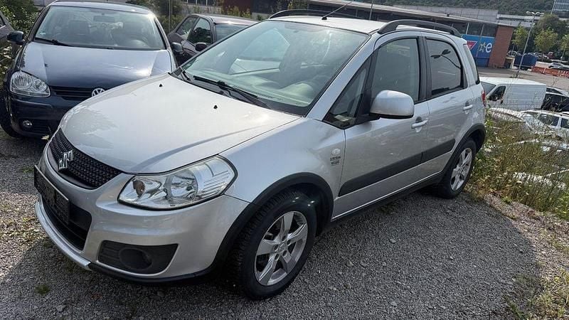 Silber Gebraucht 2010 Suzuki SX4 Comfort Limousine | 4.999 € (Etwas zu teuer) - Bild 1/4