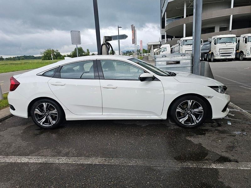 Gebraucht Honda Civic Elegance 182 PS (133 kW) 2020 Weiß Limousine
