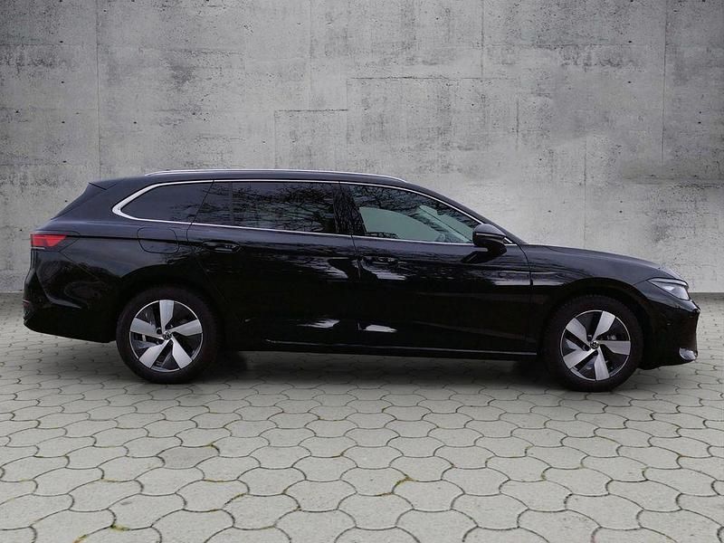 Gebraucht VW Passat IQ Drive 150 PS (110 kW) 2025 Schwarz Kombi