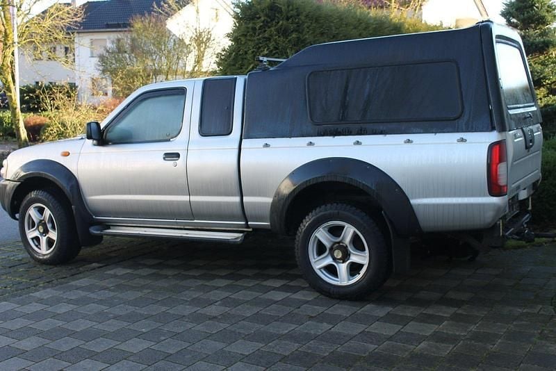 Silber Gebraucht 2003 Nissan Navara Abholung | 8.000 € (Teuer) - Bild 1/4