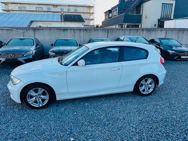 Gebraucht BMW 118 Advantage 143 PS (105 kW) 2009 Weiß Kleinwagen