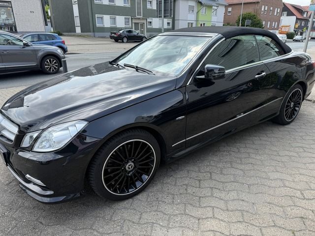 Obsidianschwarz Gebraucht 2012 Mercedes E250 AMG line Cabrio | 22.500 € (Teuer) - Bild 1/4