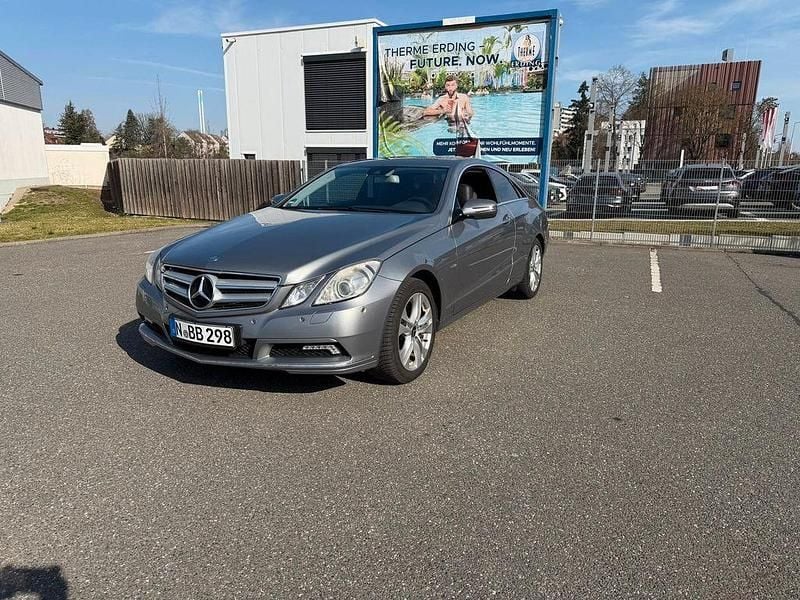 Gebraucht Mercedes E350 231 PS (169 kW) 2009 Silber Coupé