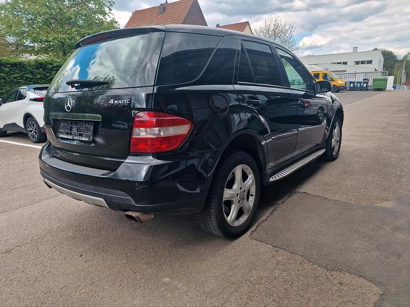 Gebraucht Mercedes ML280 190 PS (139 kW) 2008 Schwarz SUV