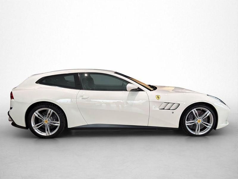 Gebraucht Ferrari GTC4Lusso 689 PS (506 kW) 2019 Weiß Kombi