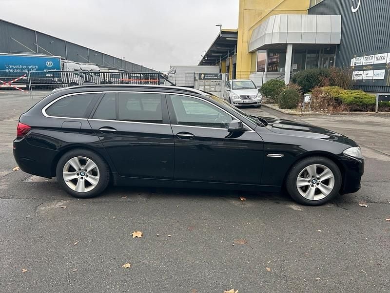Gebraucht BMW 520 184 PS (135 kW) 2013 Schwarz Kombi