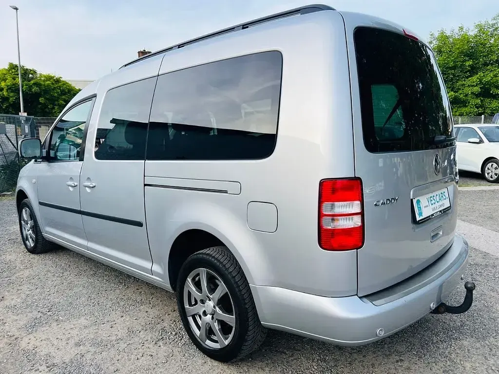 Gebraucht VW Caddy Maxi 140 PS (102 kW) 2011 Silber Van / Kleinbus