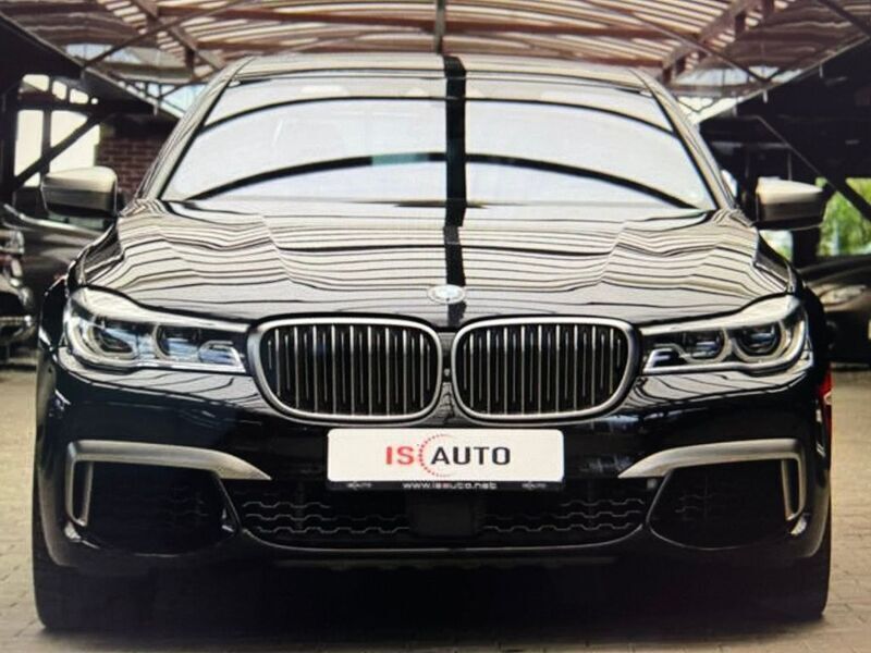 Schwarz Gebraucht 2017 BMW M760 Limousine | 69.900 € (Teuer) - Bild 1/4