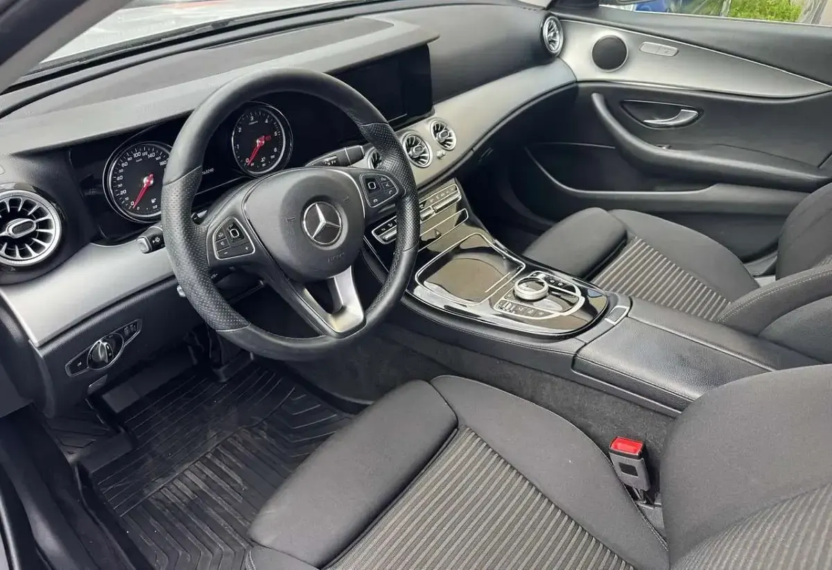 Gebraucht Mercedes E220 194 PS (142 kW) 2018 Silber Limousine