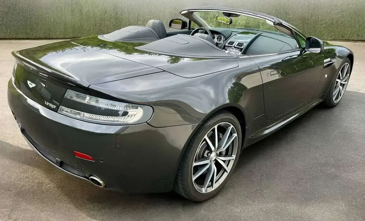 Gebraucht Aston Martin V8 Vantage 426 PS (313 kW) 2011 Grau Cabrio