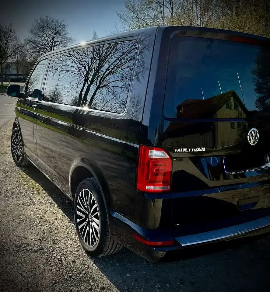 Gebraucht VW Multivan Trendline 150 PS (110 kW) 2019 Schwarz Van / Kleinbus