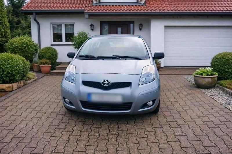Gebraucht Toyota Yaris Basis 69 PS (50 kW) 2010 Kleinwagen