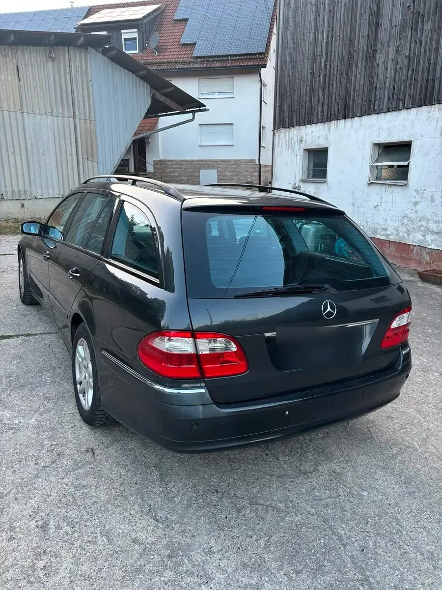 Gebraucht Mercedes E320 Avantgarde 224 PS (164 kW) 2004 Grau Kombi
