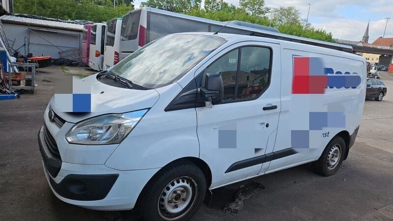 Weiß Gebraucht 2015 Ford Transit Custom Van / Kleinbus | 9.999 € - Bild 1/4