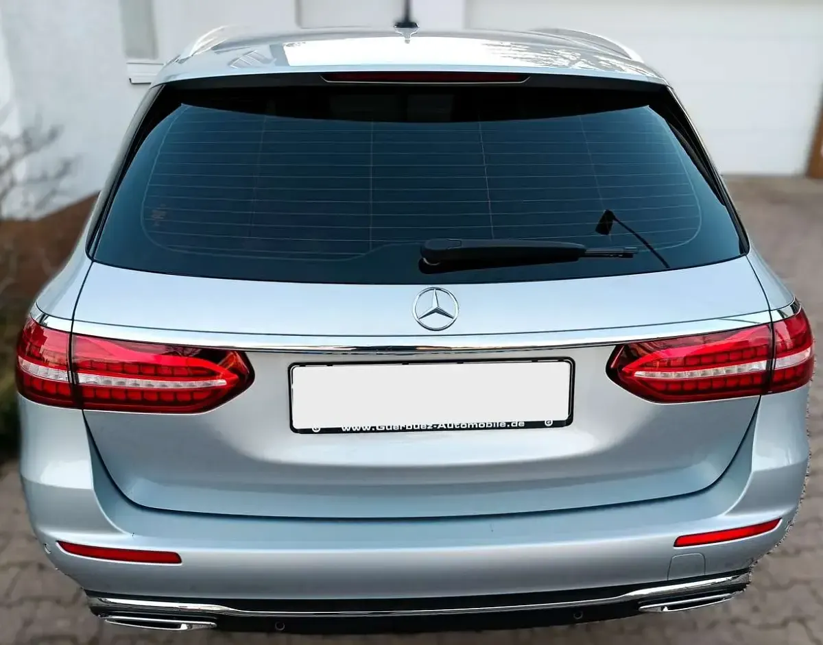 Usado Mercedes E220 Avantgarde 194 CV (142 kW) 2021 Plateado Familiar