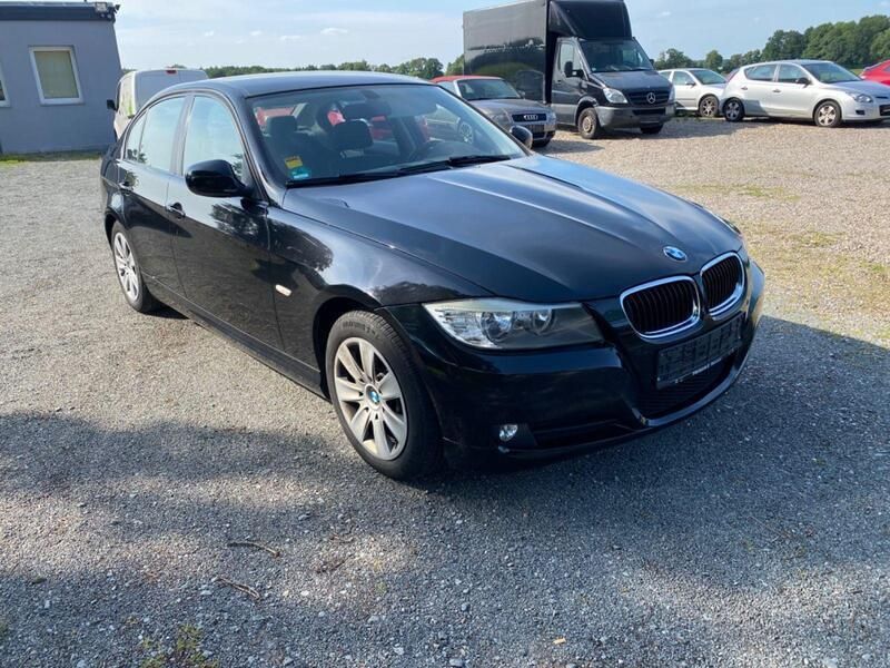 Schwarz Gebraucht 2010 BMW 318 Limousine | 4.000 € (Guter Preis) - Bild 1/4