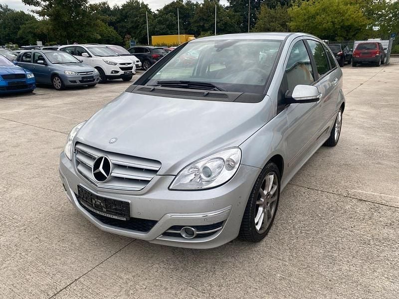 Silber Gebraucht 2011 Mercedes B180 Van / Kleinbus | 4.900 € (Guter Preis) - Bild 1/4