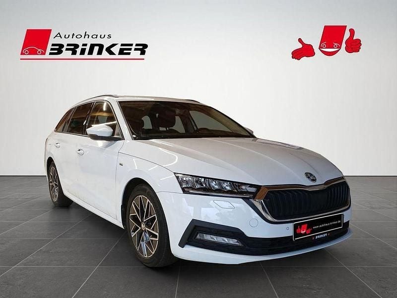 Moonweiss metallic Gebraucht 2023 Skoda Octavia Clever Kombi | 21.930 € (Fairer Preis) - Bild 1/4