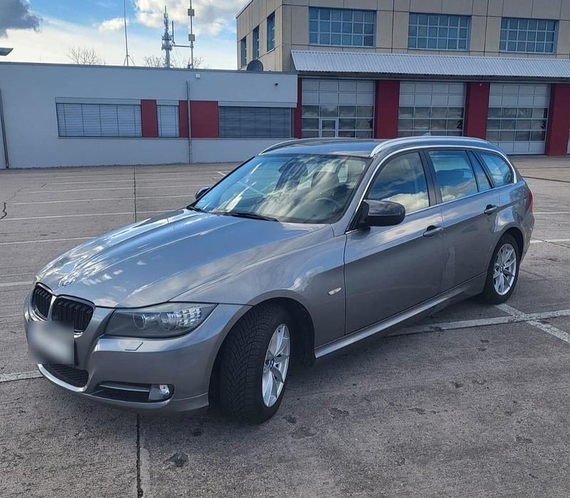 Gebraucht BMW 318 184 PS (135 kW) 2012 Silber Kombi