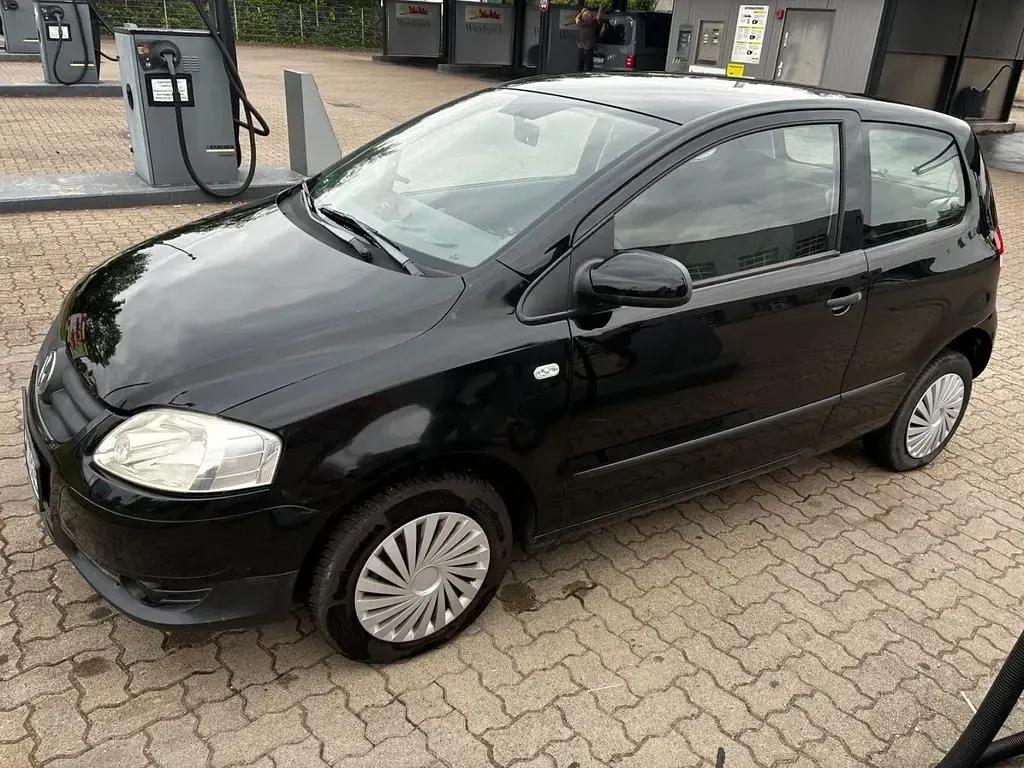 Gebraucht VW Fox 54 PS (39 kW) 2006 Schwarz Kleinwagen