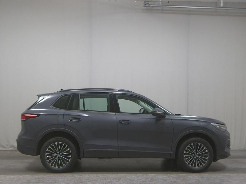 Grau Gebraucht 2024 VW Tiguan Life SUV | 39.480 € (Guter Preis) - Bild 1/4